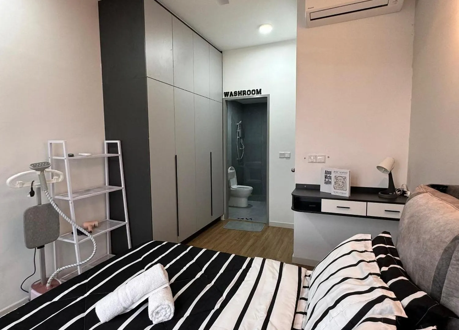 Roombnb Mvertica Kuala Lumpur Hostel