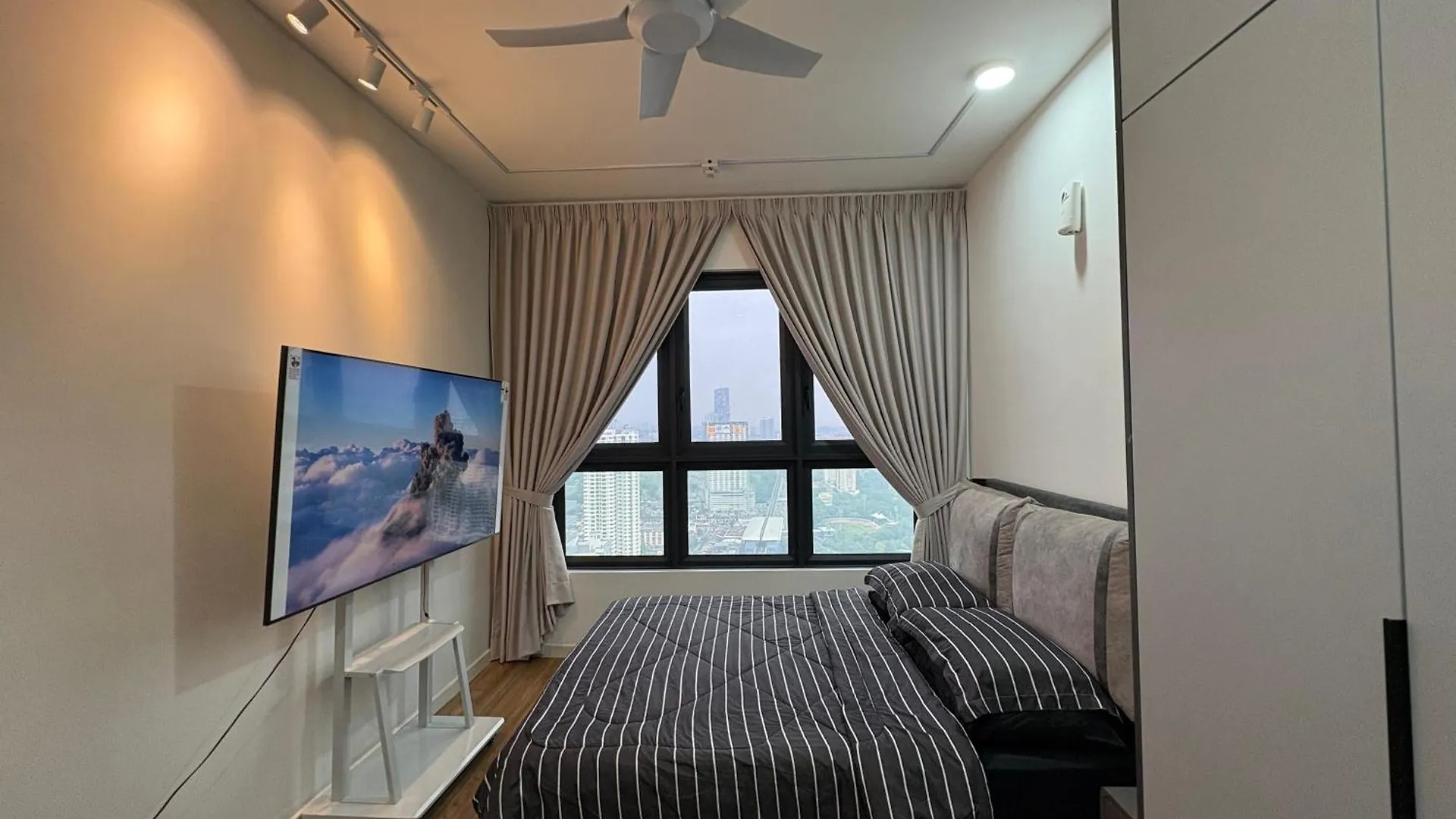 Hostel Roombnb Mvertica Kuala Lumpur